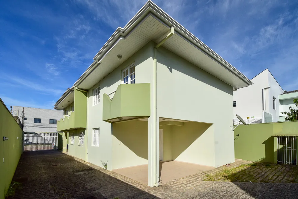 Sobrado no Capão Raso com 3 quartos de 111m² - Residencial Martins