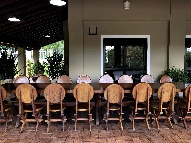 Mesa de jantar em madeira maciça + 18 Cadeiras 65568089353475122