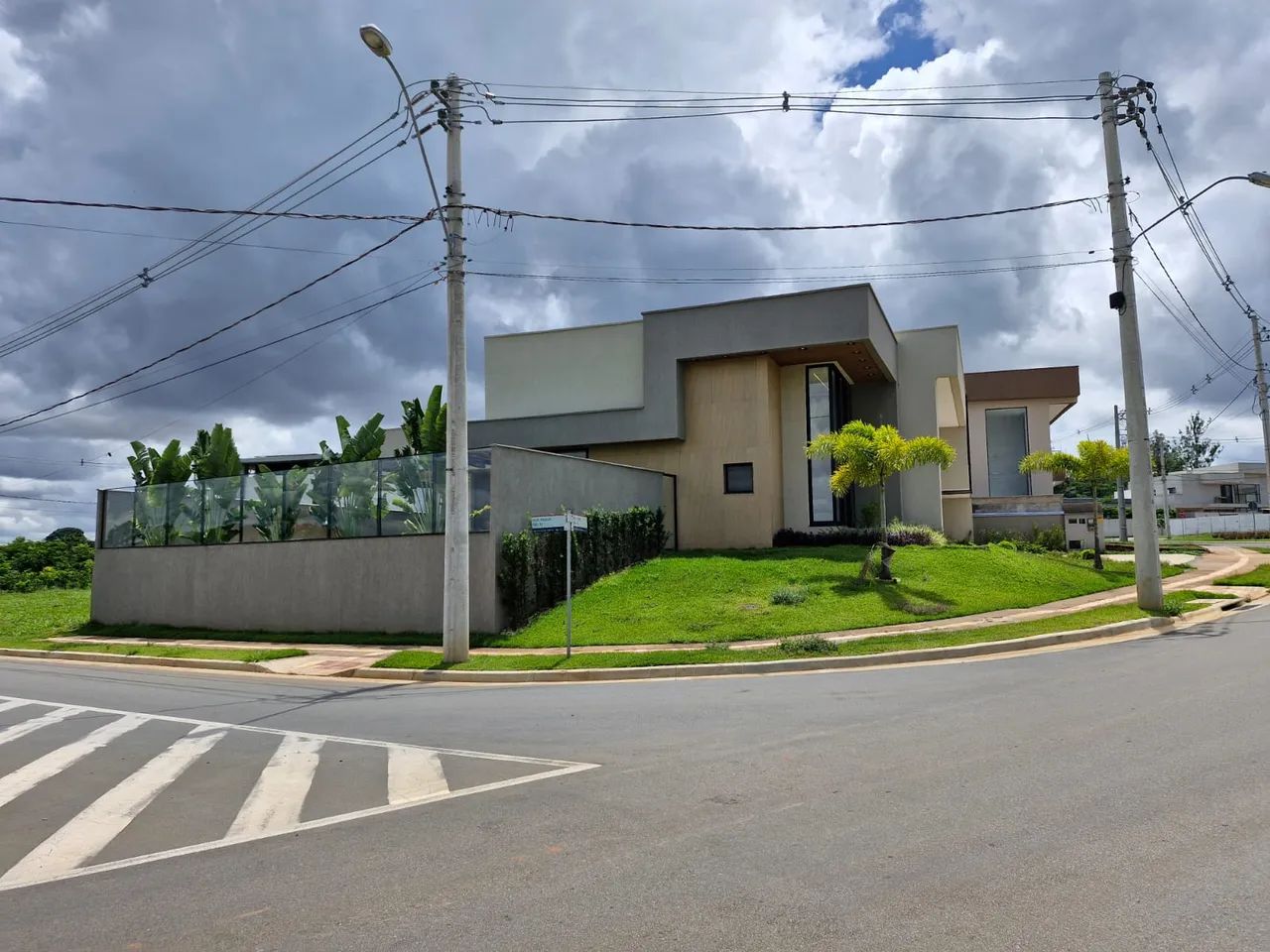 VALOR IMPERDIVEL  Campanha de Vendas Maio 2025! Casa De Esquina  Maior Terreno No Villagio - Foto 2