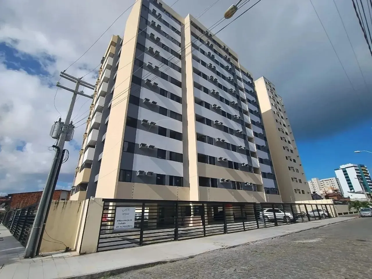 ALUGO | Apartamento mobiliado no Edf. Bruno Perreli (Ponta Verde)