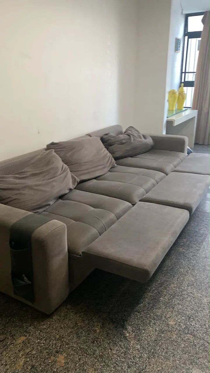 Sofá grande e retrátil 