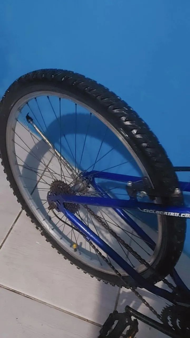 Vendo bicicleta aro 26 de marcha bem arrumadinha  - Foto 5
