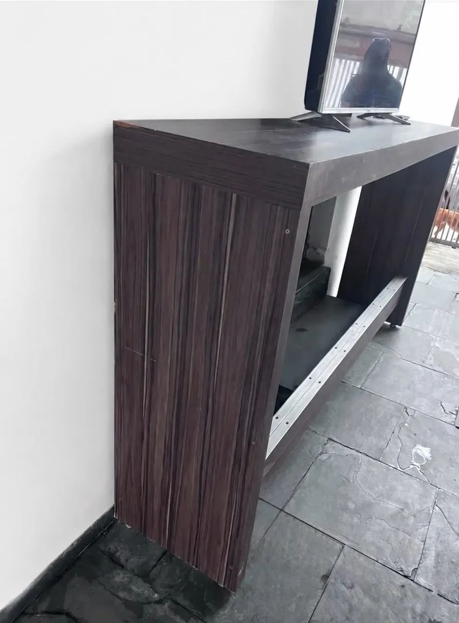 Mesa alta grande com 3 banquetas 