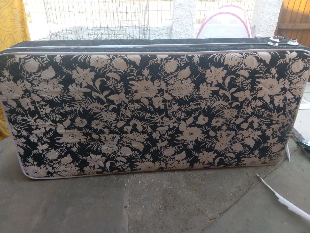 Vendo cama de solteiro 