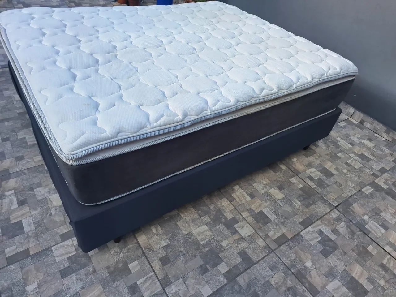 Cama Box Queen Size, excelente colchão  - Foto 3