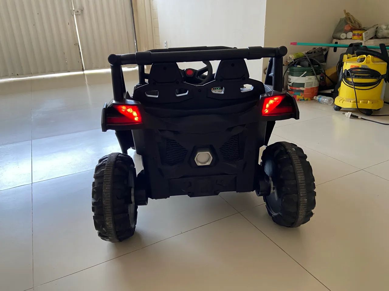 Carro elétrico de brinquedo 