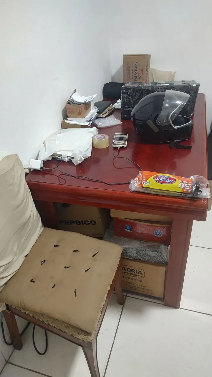 Mesa de sala (Madeira)  1,53 X 0,82 - Foto 2