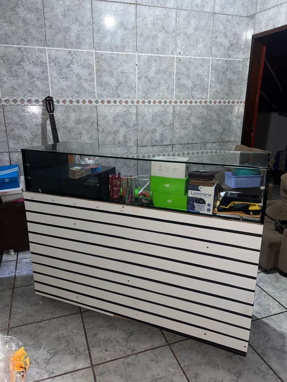 Balcão caixa de loja com tampo de vidro e gaveta - Foto 5
