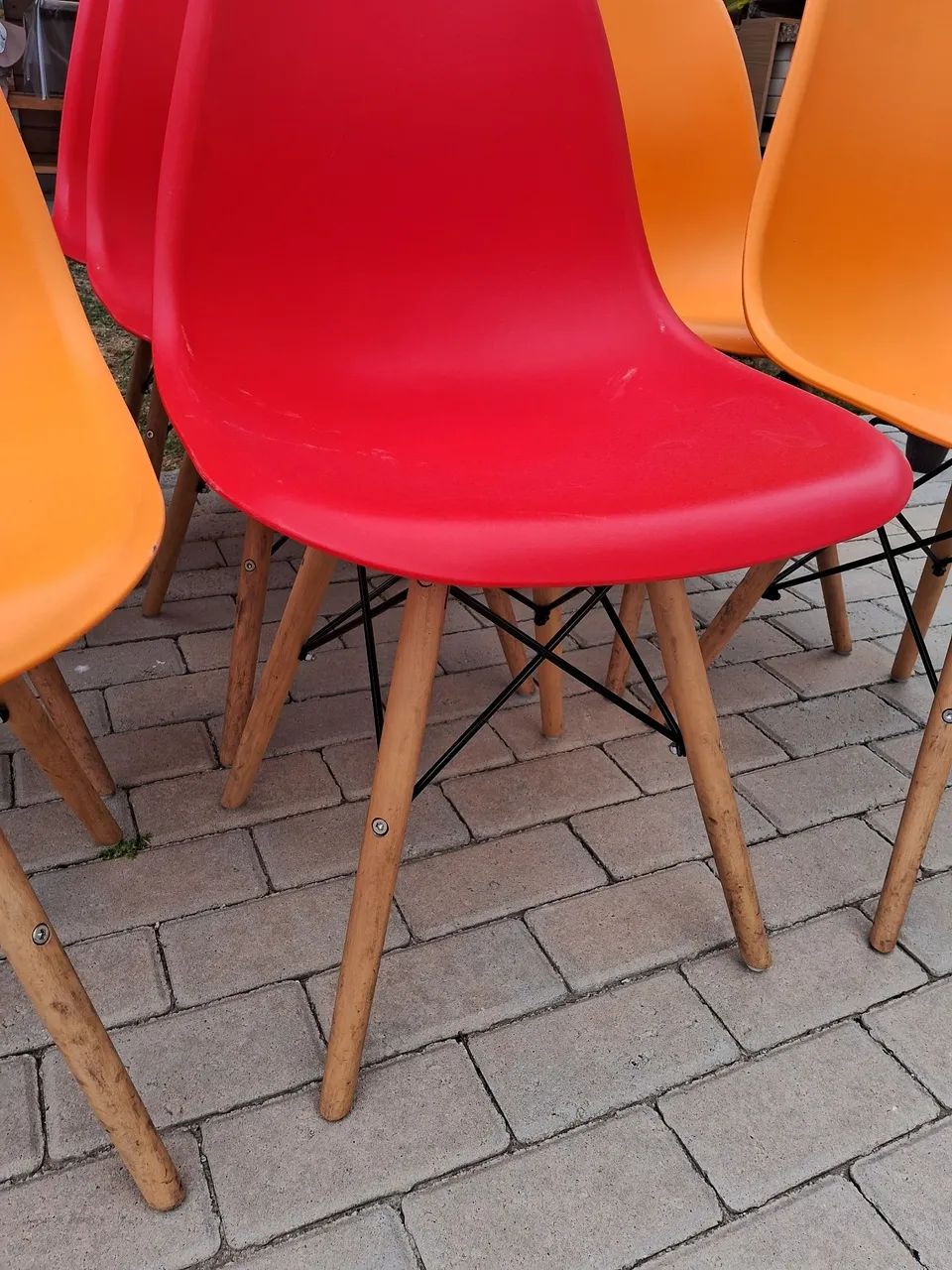 Vendo Cadeira Eifel pé palito