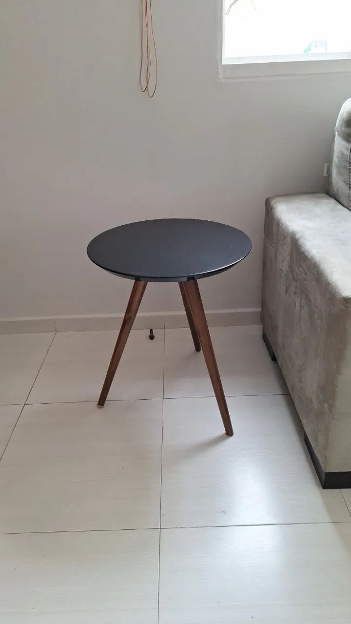 Mesa lateral preta laqueada