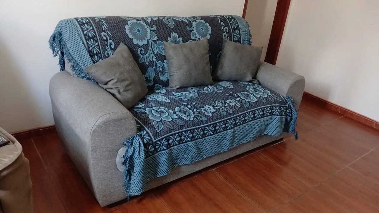 Sofá pequeno 2 lugares, bom estado