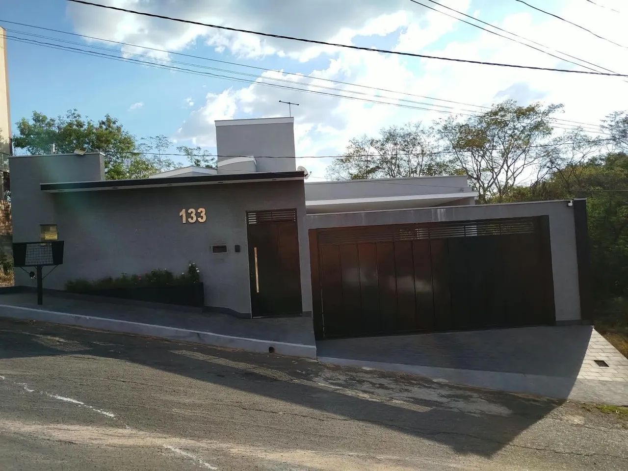 Casa moderna à venda/ Guanabara 