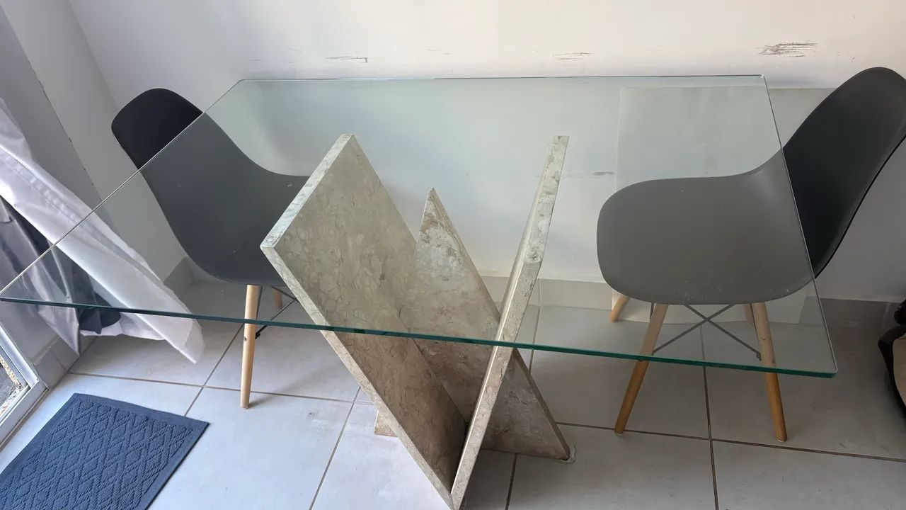 Mesa Tampo de Vidro e Pé de Marmore