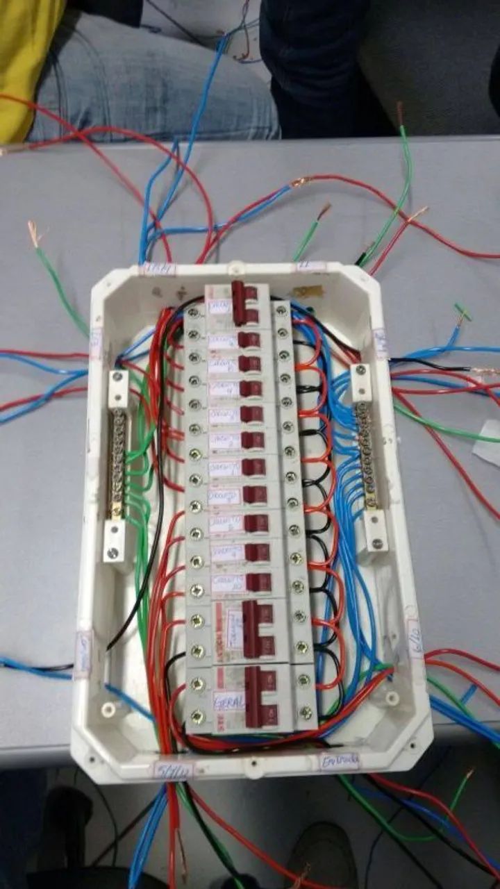 Eletricista de instalação e reparos  - Foto 4