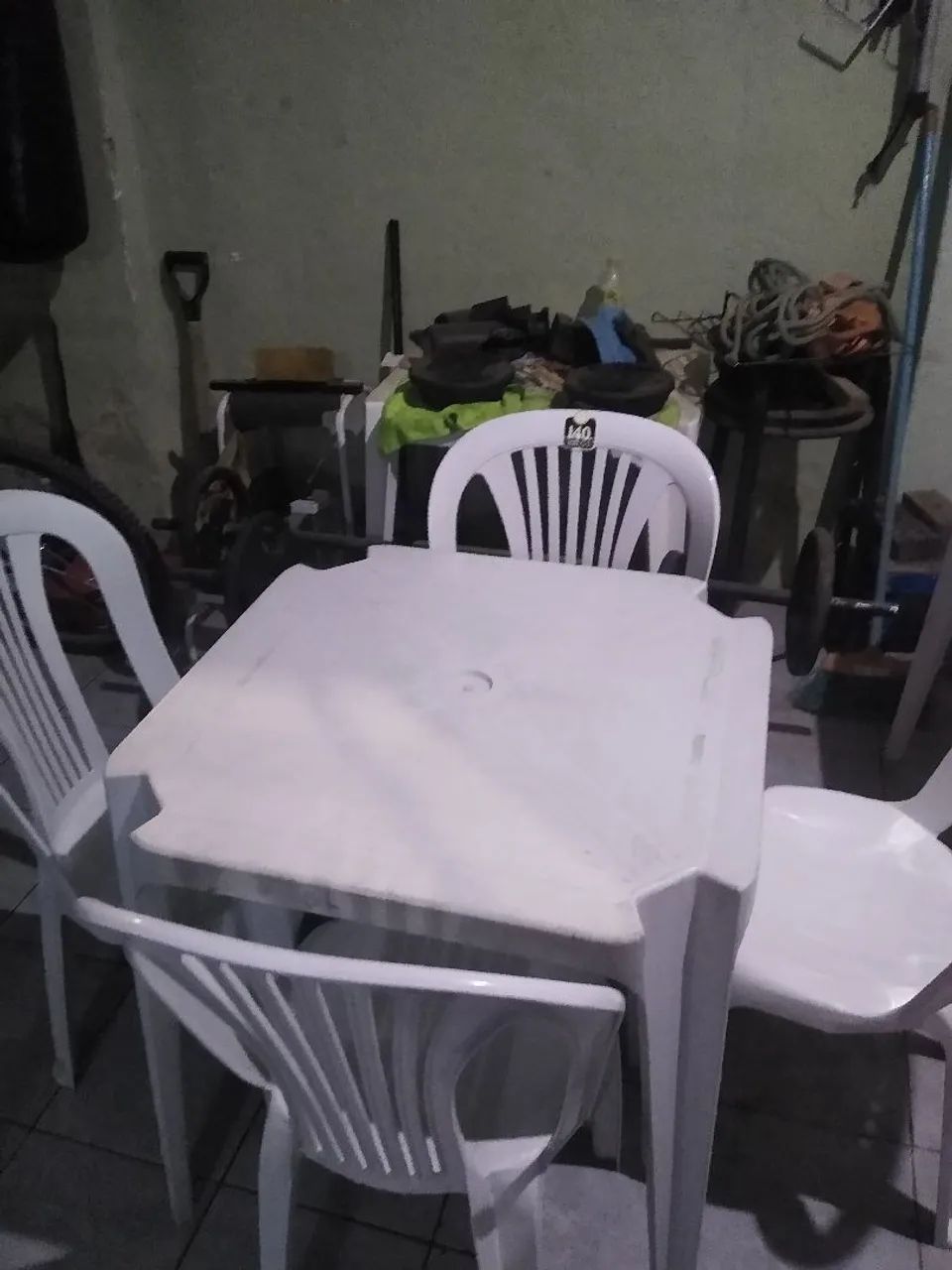 Aluguel de Mesas cadeiras toalhas e Frizer para seu  evento 