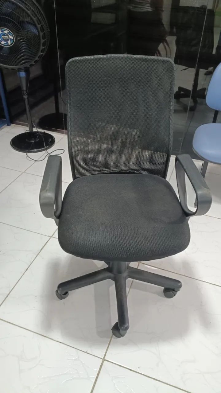Cadeira de Escritório Ergonômica com Rodinhas - Ótimo Estado - Foto 3