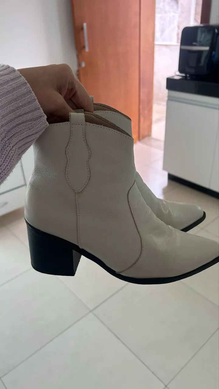 Bota branca couro legítimo 