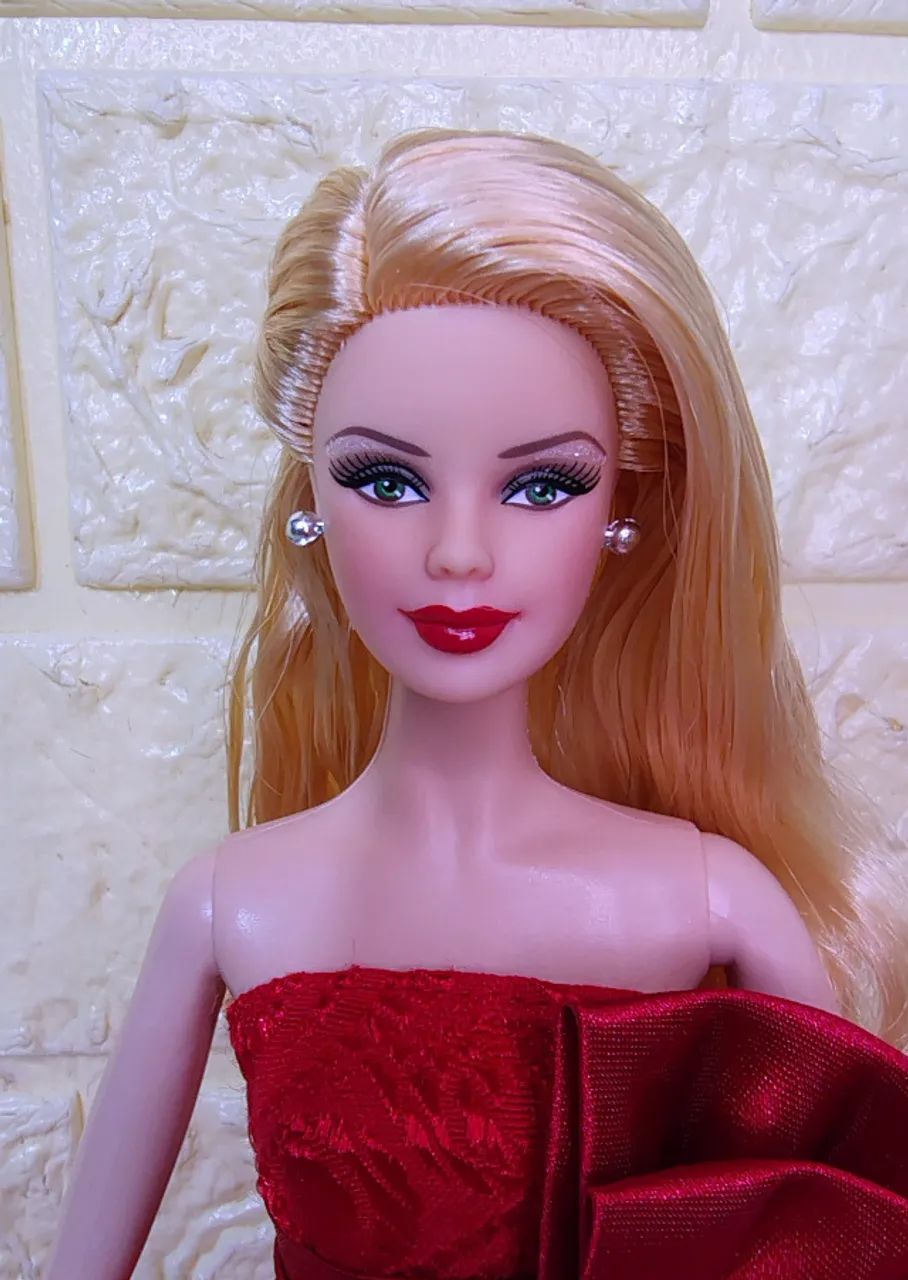 Boneca Barbie Holiday 2012 loira de vermelho - Foto 5