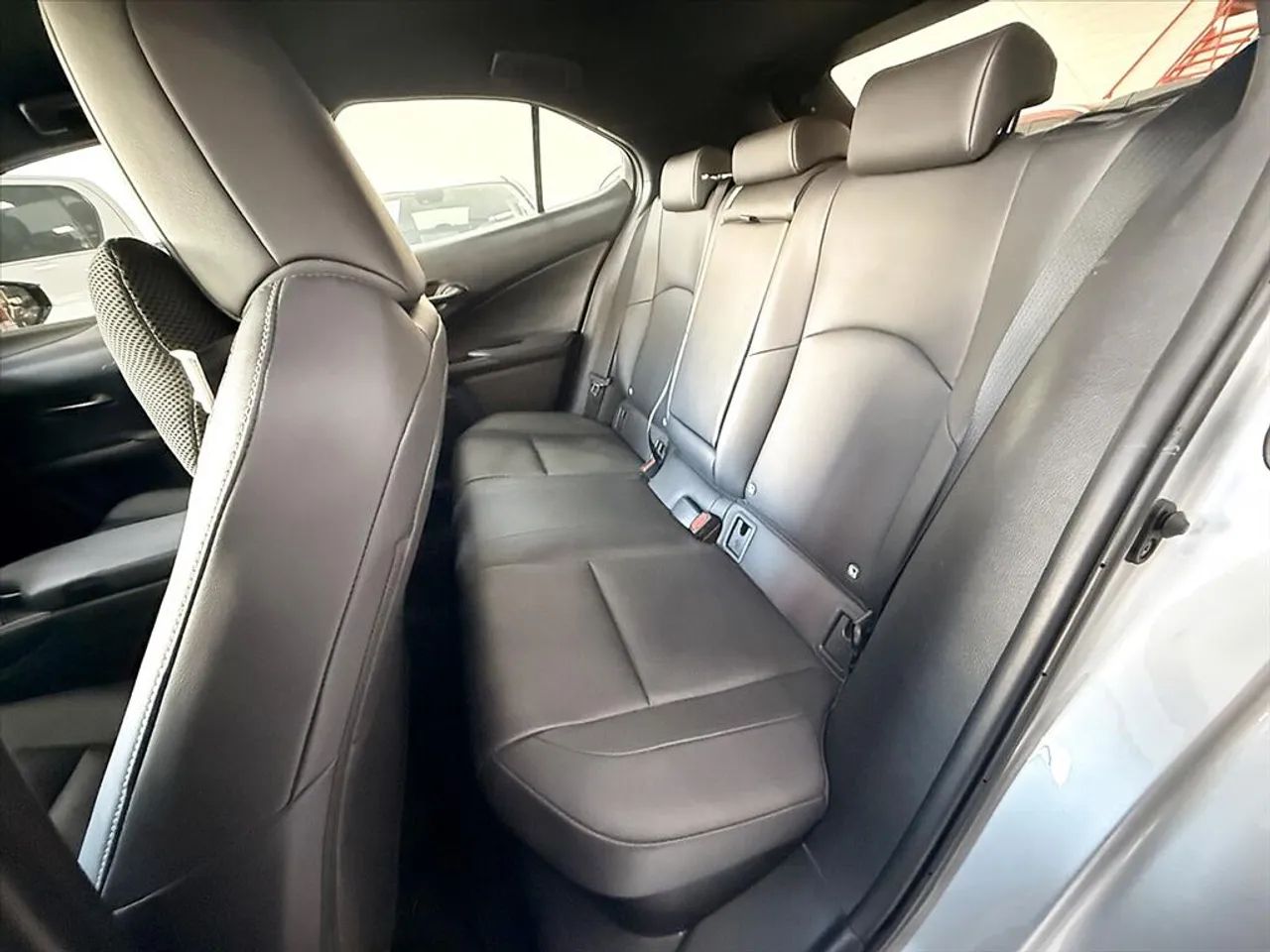 Lexus UX-250h Dynamic 2.0 16V Aut.(hybrid), foto 5 de 15