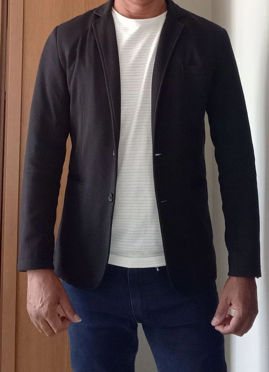 Blazer preto de moleton com capuz retrátil - Foto 4