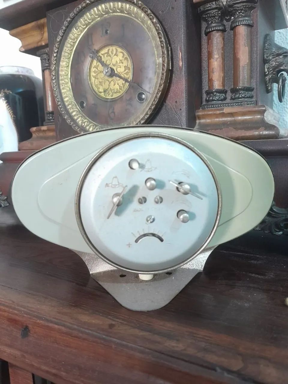 Relogio de mesa,funciona a corda - Foto 2