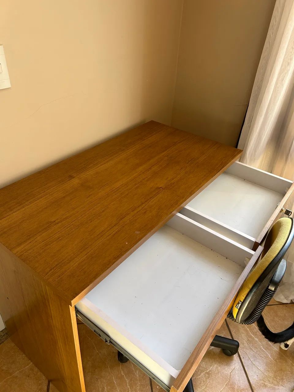 Mesa de Escritório com Gaveta e Chave + Cadeira Giratória - Foto 3