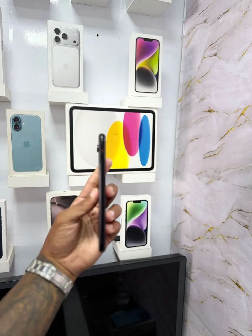 IPHONE XR 128GB<br>SEM FACE ID<br>R$ 650,00 - Foto 2
