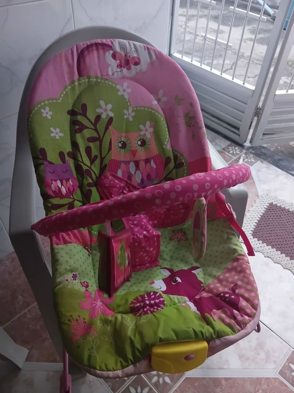 Cadeira de descanso para bebê ( musical e vibratória)