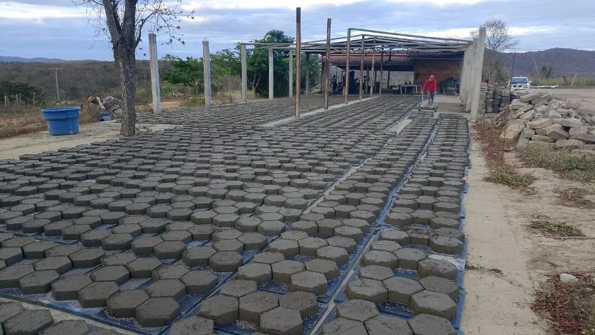 MÁQUINA DE FABRICAR BLOQUETE E MEIO-FIO - Foto 6