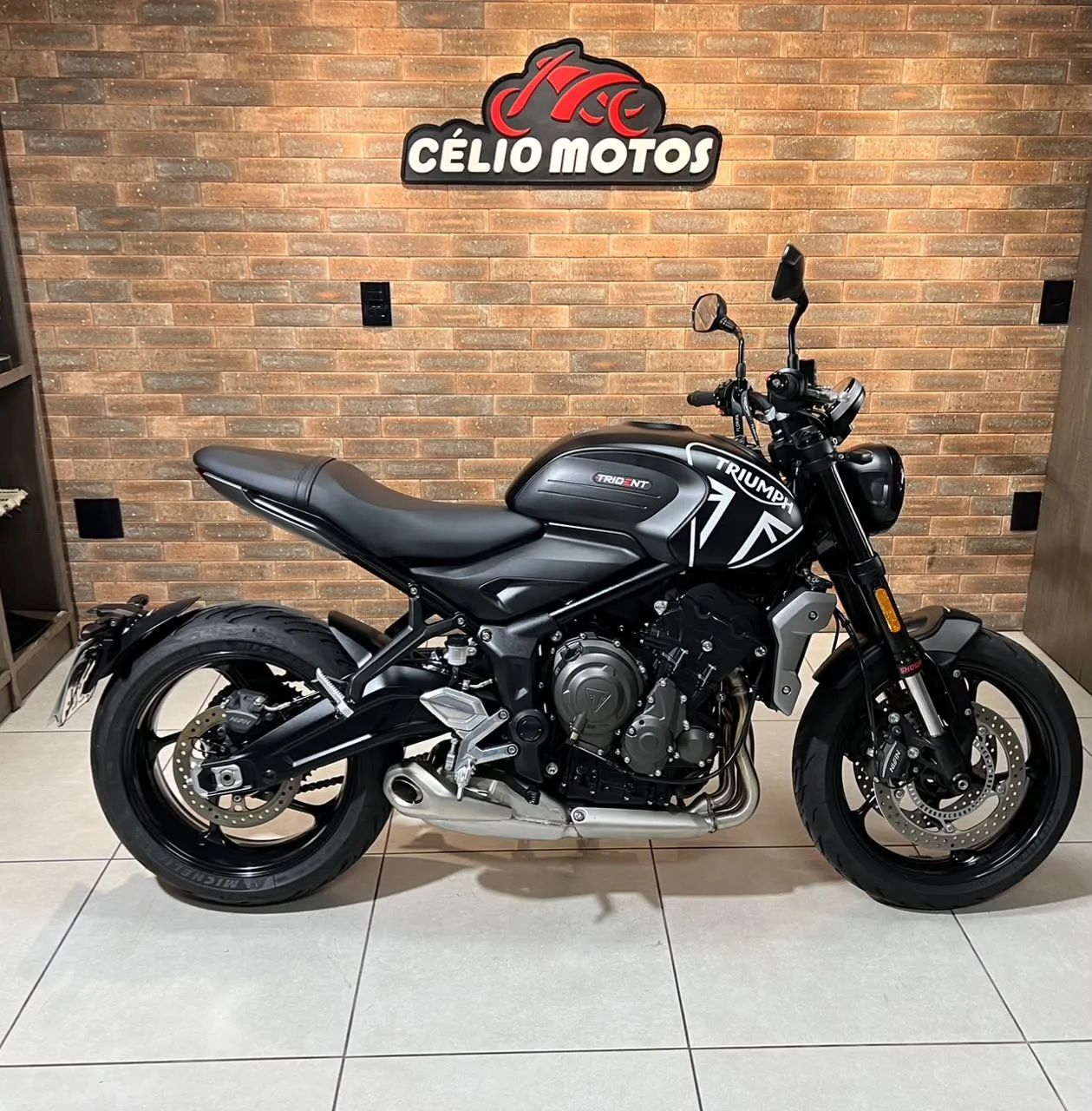 TRIDENT 660 PRETA 2023/2023