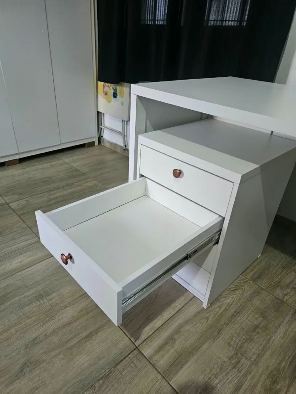 Mesa MDF com gaveteiro 2m por 70cm - Foto 5