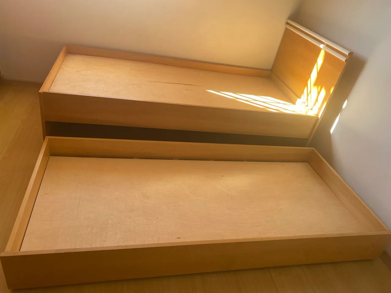 Cama de solteiro em madeira com bicama auxiliar - Foto 4