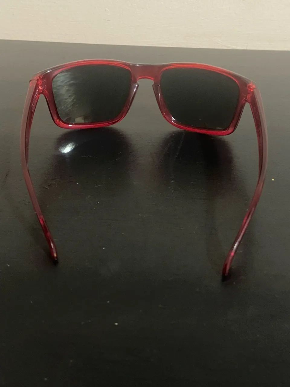 Óculos Oakley com case em excelente estado. - Foto 2