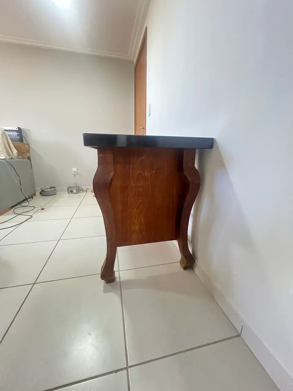Balcão de madeira com tampo de granito  - Foto 3