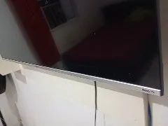 Vendo ou troco uma TV smart de 50 polegadas 4K pega uma TV smart menor com volta para mim
