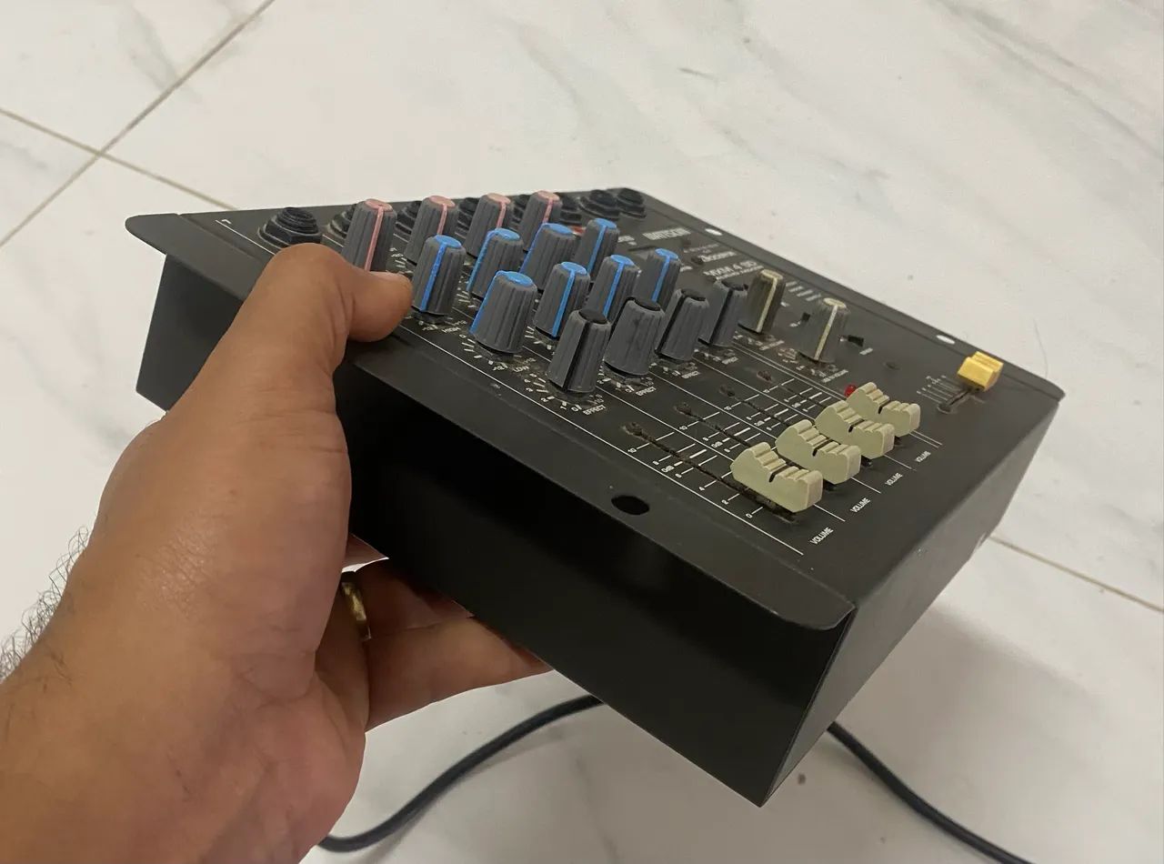 Mesa de som 4 canais