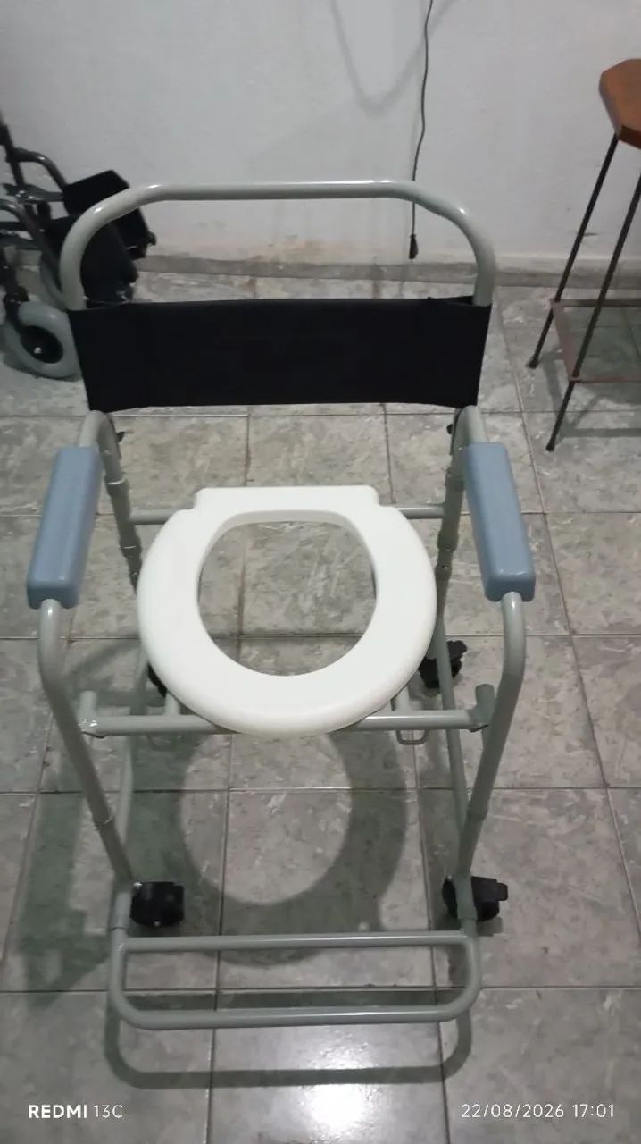 Andador e cadeira de banho