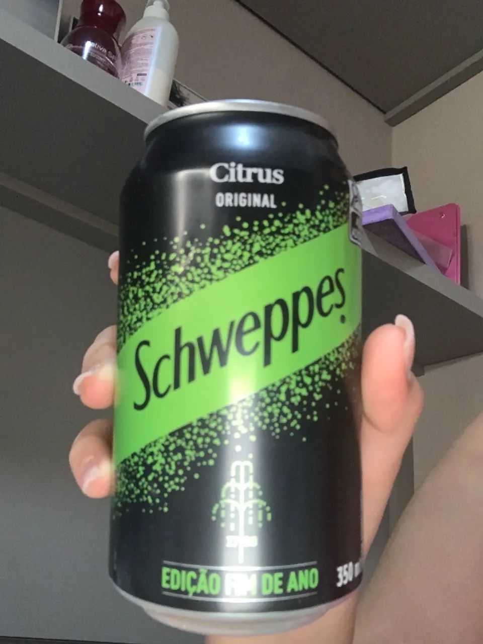 Vendo lata schweppes
