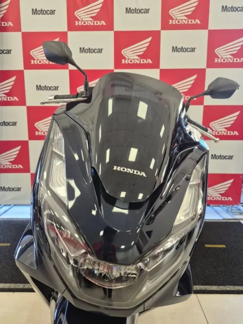 PCX DLX 2025 