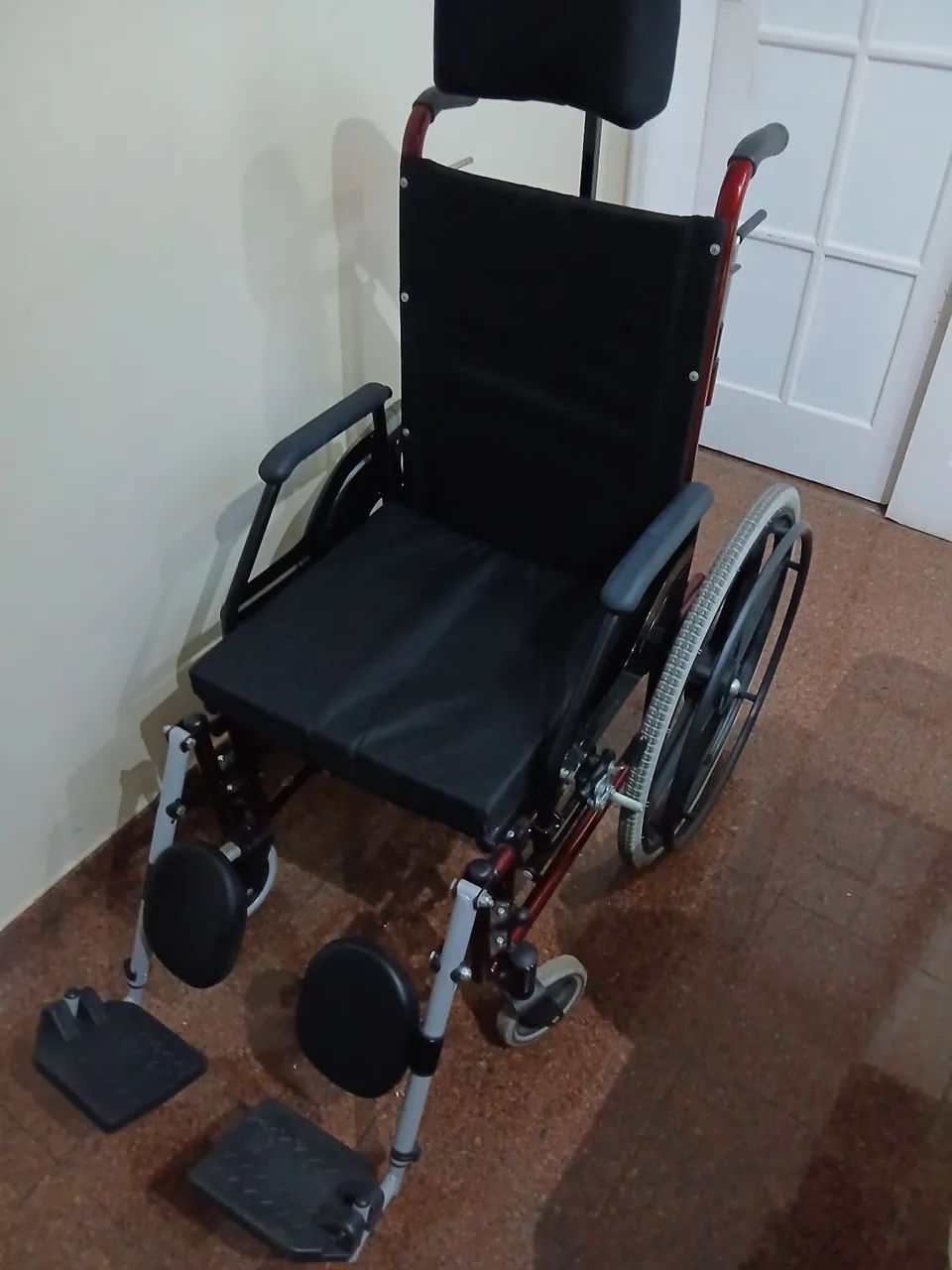 Cadeira de rodas semi nova  - Foto 6