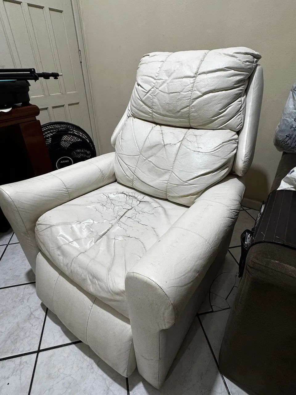 Comfortable Reclining Armchair459238905386127361