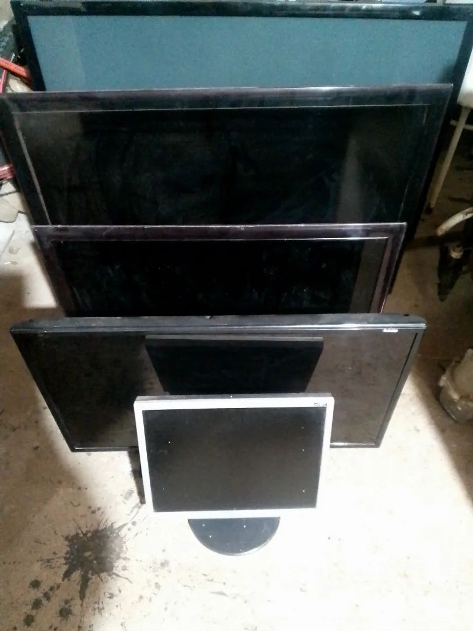Lote de TVS e monitor para retirada de peças ou reparo. RETIRADA NO LOCAL.