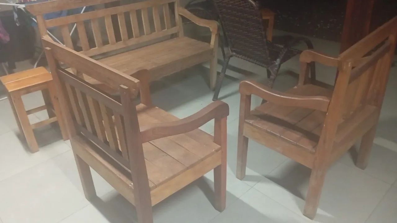 Conjunto de Banco de Madeira