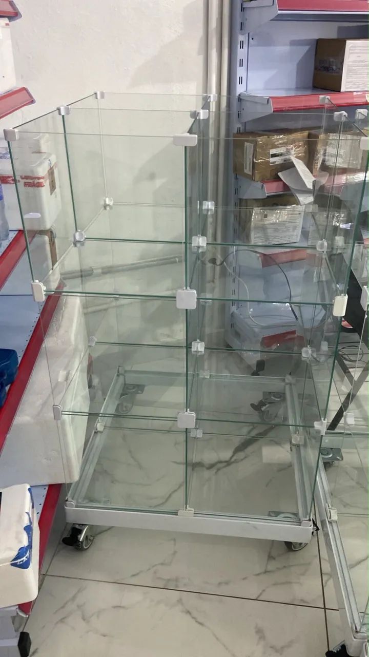 ? Vitrine expositora de vidro modular com rodízios - Foto 2