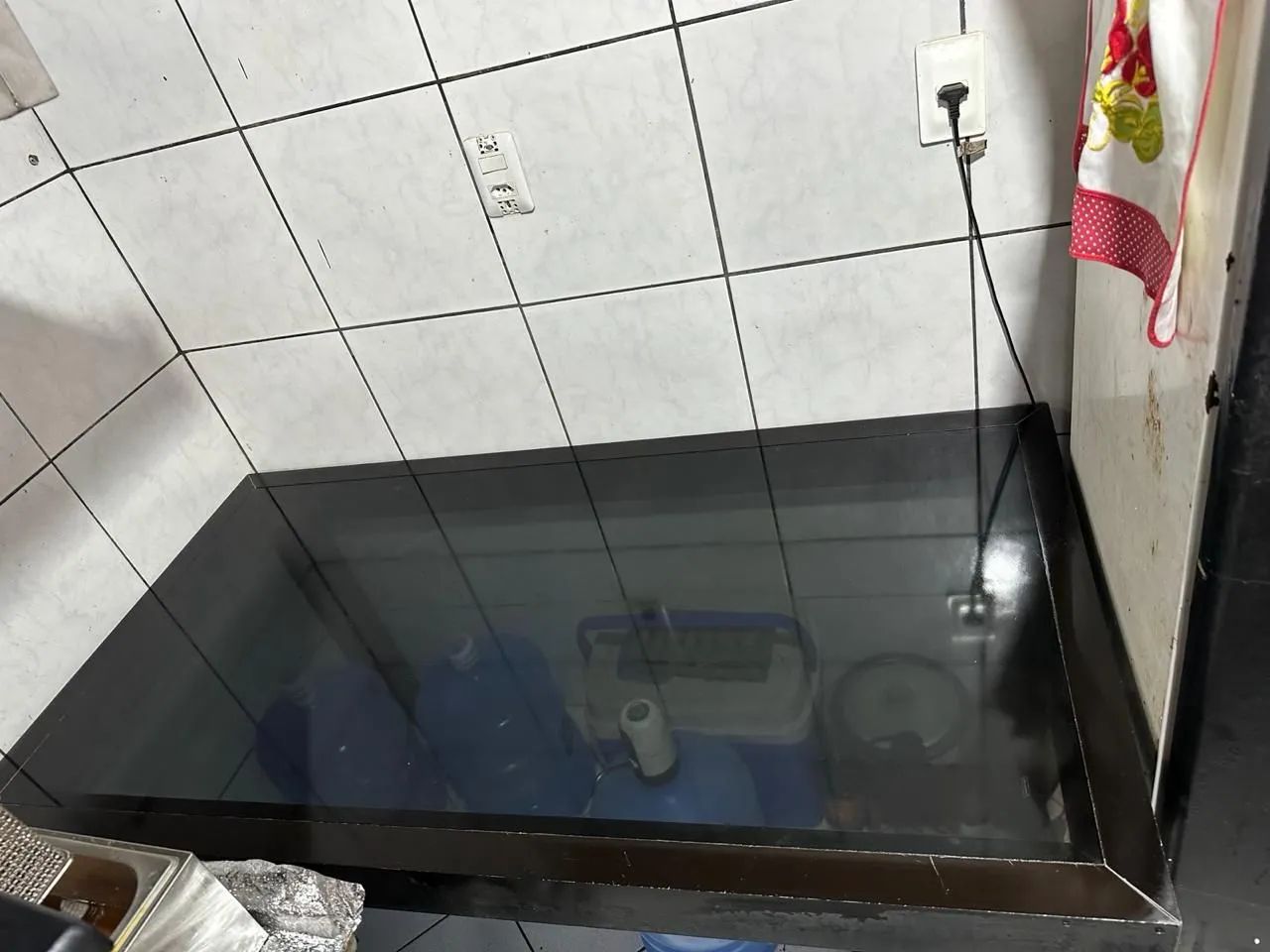 Mesa grande, para vender logo. Aceito troca em mesa inox  - Foto 2