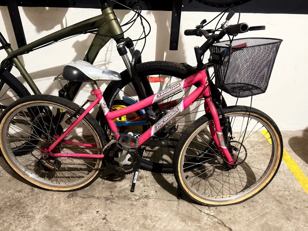 Bicicleta Sundow aro 24 com cestinha  - Foto 2