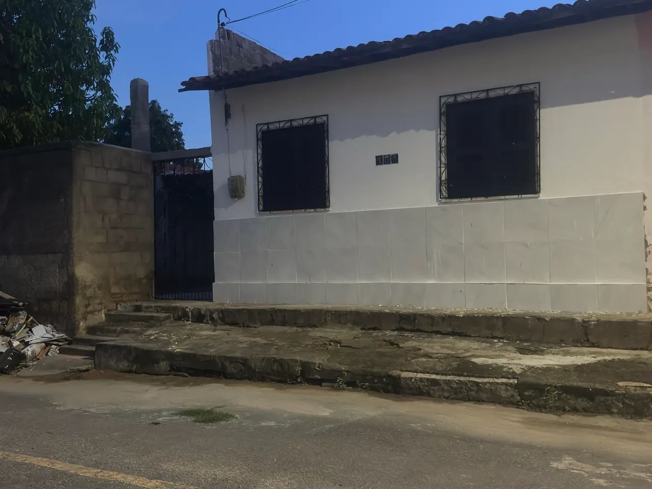 Aluga-se casa recém reformada 