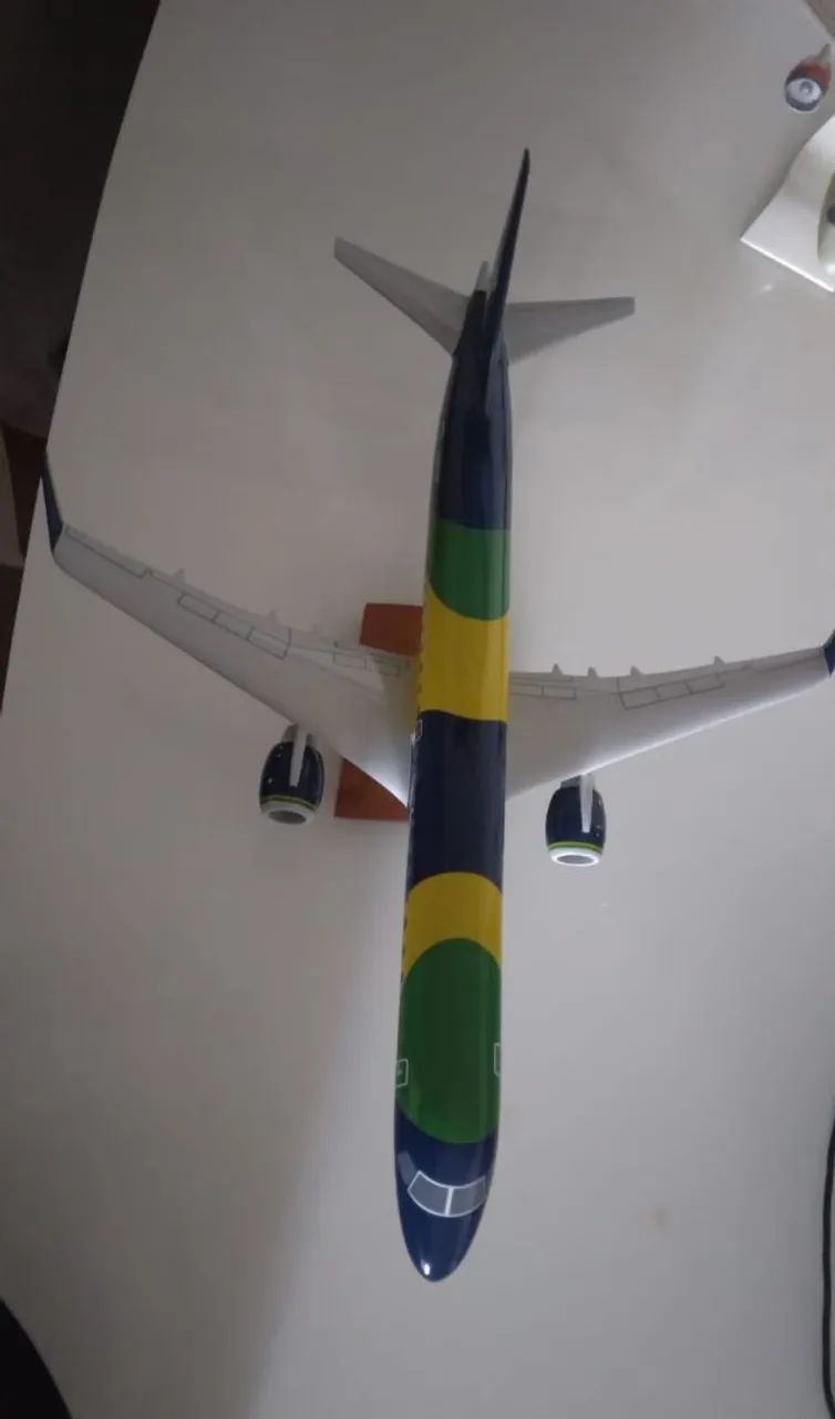 Embraer E-195 E1 Azul linhas aéreas 1:144 - Foto 3