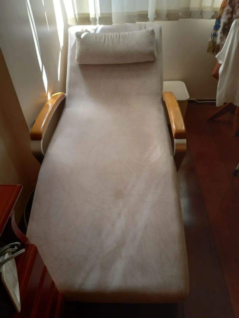 Poltrona Divã bege para casa ou consultório  - Foto 2