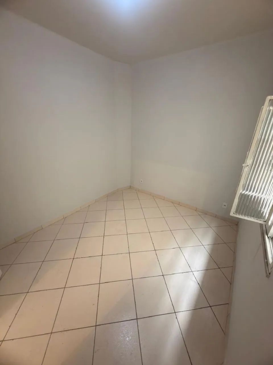 Alugo ótimo apartamento tipo casa no centro de Rocha Miranda  - Foto 4